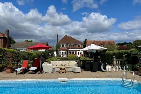 Manor Way Halesowen Garden 2.jpg