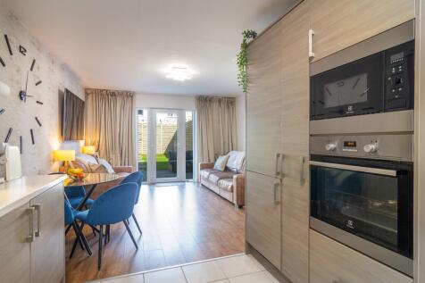 Lounge/Kitchen