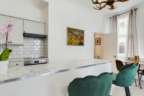 CAM01740G0-PR0071-STILL008