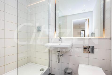 EN SUITE SHOWER ROOM