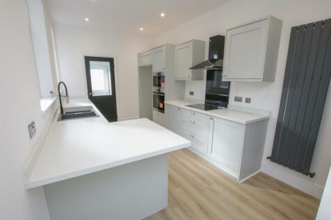 OPEN PLAN KITCHEN &amp; DINING ROOM