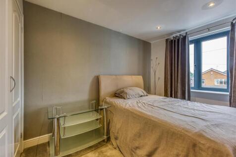 8 Banbery Drive-Bedroom 3.jpg