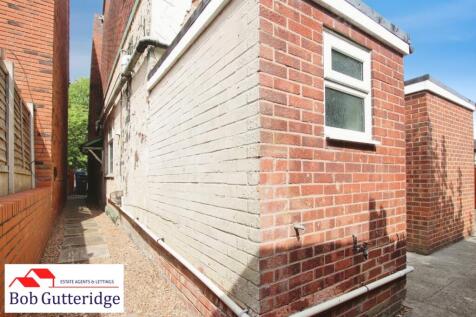 ENCLOSED REAR GARDEN