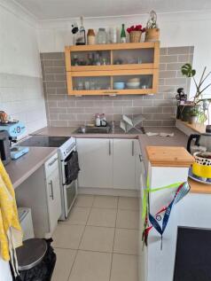 35 Somerset Square kitchen.jpg