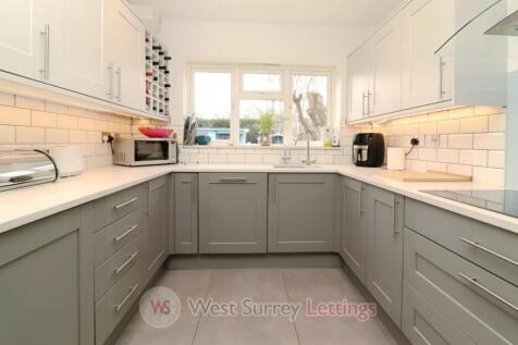 Selsdon Road, New Haw KT15 3HP photo 3
