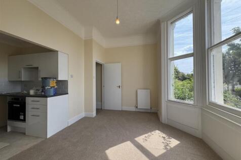 Open plan living / kitchen