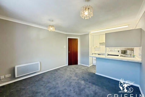 Vicarage Square, Grays, RM17 photo 3