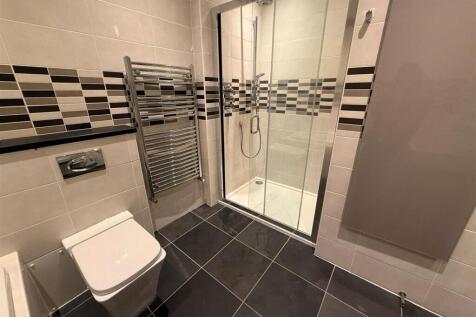 Bathroom 2.jpg