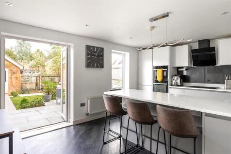 66 Langmore Lane-11.jpg