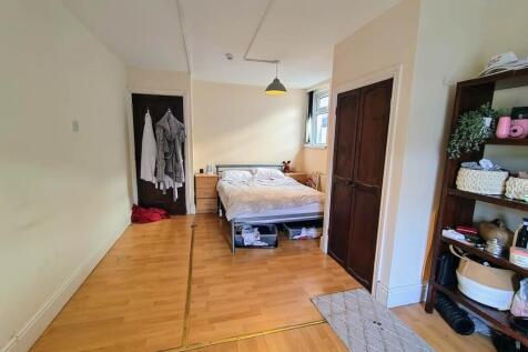 Bedroom 1 (2)