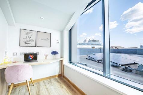 Bedroom, kitchen &amp; living area