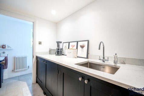 596bacdf771e4670b7c076f735ab40f3