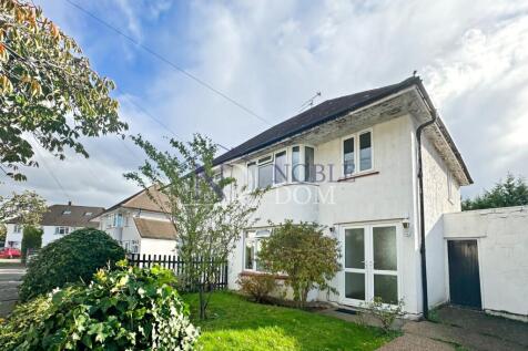 THREE BEDROOM SEMI-DETACHED HOUSE IN SUNBURY