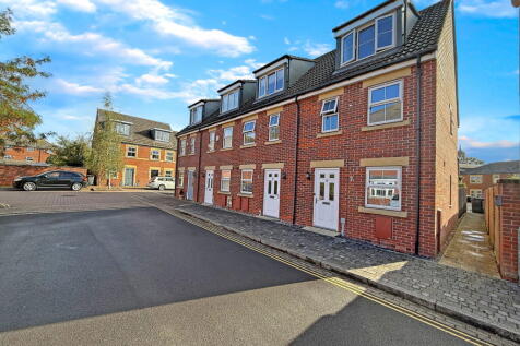 Trowbridge, BA14 - property photo