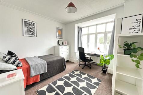 5-bed terraced on Edgerton Park Road, Exeter, Devon, EX4, £4,550/mo