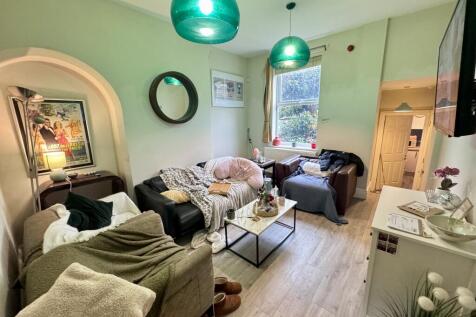 5-bed flat on *148 PPPW*Hope Drive, The Park, NG7, £3,207/mo