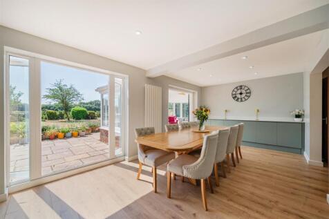 Kitchen / Dining