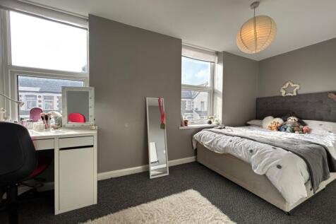 Mackintosh Place, Roath photo 4