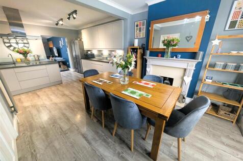 Kitchen/dining/lounge