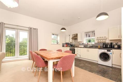 Lounge/Kitchen