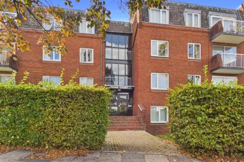 2-bed flat on Central Cheltenham, GL50, £1,250/mo