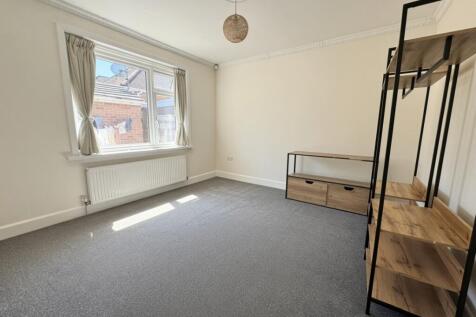 VIEWINGS NOW FULL photo 3