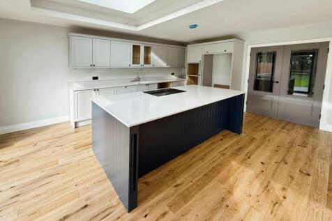 Kitchen/ Dining Room