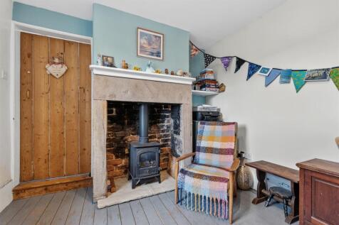 Dining Area - fireplace.jpg