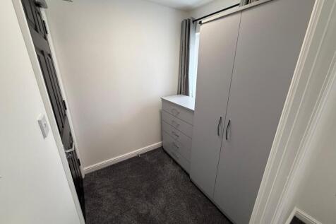 Room 5, Lyvelly Gardens, Peterborough, PE1 photo 4