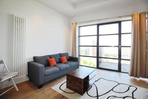 Lounge 3.JPG