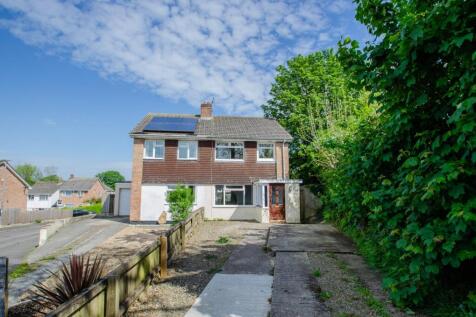 4 Elizabeth Close TPS Bodmin 01208 74182-02