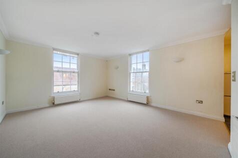 Sitting/dining room