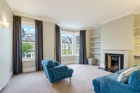 2-bed flat on Hillier Road, SW11, £2,900/mo