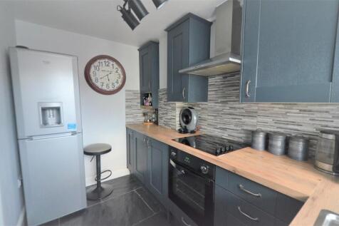 Long Meadow Drive, Barnstaple photo 4