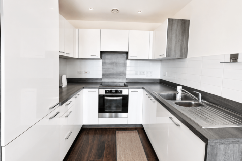 2 bed flat to rent Royal Court, Connersville Way,