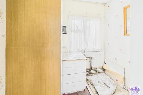 CAM02633G0-PR0279-STILL003.jpg