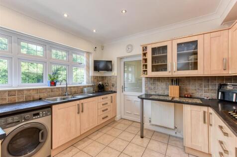 135 Yew Tree Lane-kitchen1.jpg
