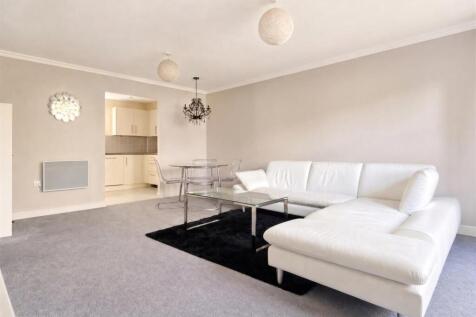 04-living-room-towards-kitchen.jpg