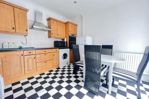 KITCHEN (FLAT 2) 
