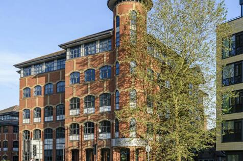 Cavell House 015.jpg