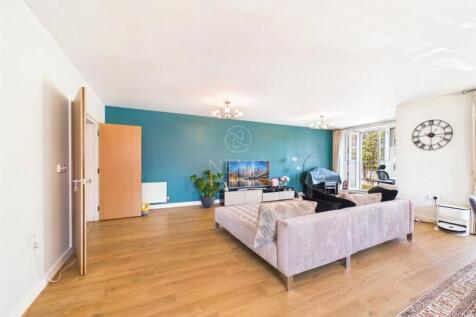 Gresham House, Gresham Park Road, Woking, London, GU22 photo 3