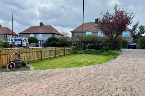 Front Garden/Drive
