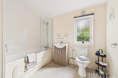 Bathroom with Bath in the Delta Evesham Holiday Lo