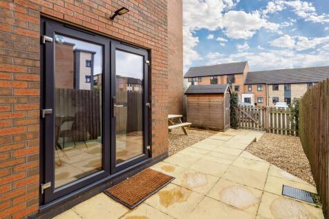 27 Ivory Close - ...