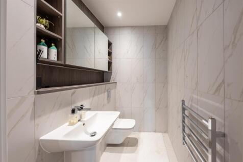 3 bed, 3 bath Apartment in Manchester - Photo 5