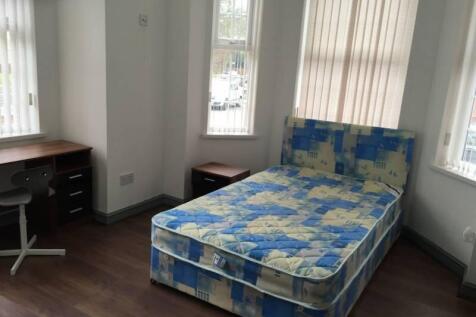 Bright, double bedroom with a patterned double ...