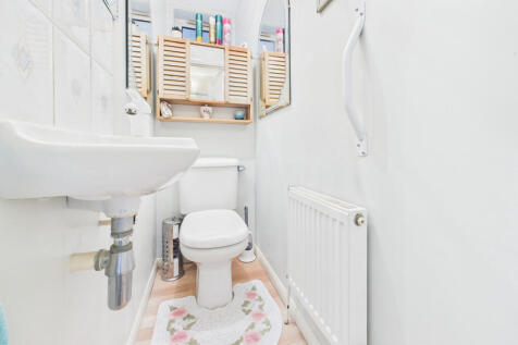 CAM02909G0-PR0484-STILL005