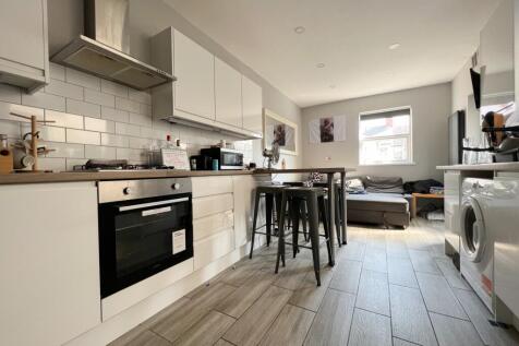 5-bed house on Tewkesbury Street, Cathays, £2,875/mo