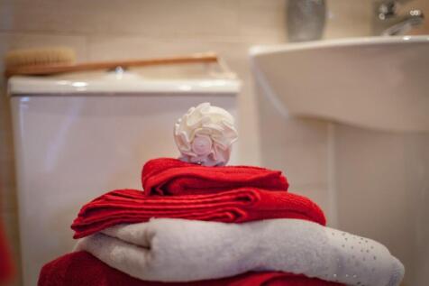 6 Bathroom Towels.jpg