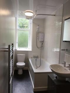 4_bathroom.jpeg